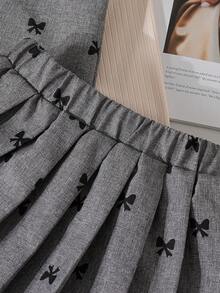 Conjunto de moda para niñas pequeñas de 3 piezas: Camiseta de cuello alto + Chaleco con ribete de encaje + Falda plisada con ribete de encaje