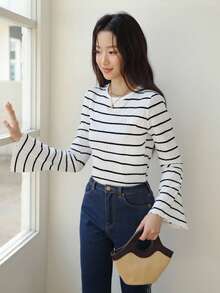 K-Vae Camiseta casual de mujer con cuello redondo y mangas acampanadas a rayas, versátil para el otoño - Blanco y Negro - Ver 4