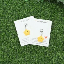 迷人的迷你星星钥匙扣，配有励志口袋拥抱卡 - 圣诞节、情人节、复活节、母亲节和父亲节的完美礼物，汽车配件包魅力学校字母可爱哥特 Y2k - 彩色 - 查看 15