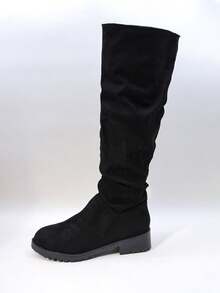 A Pair Of Fashionable Girl's Knee - High Boots With A Slouchy, Ruched Design. Ideal For Elevating Daily Looks, Adding Flair To Holiday Getaways, And Making A Statement At Parties. The Perfect Blend Of Style And Versatility For Every Occasion."Ruched Girl's Tall Suede Boots""Chunky Heel Knee - High Suede Boots""Casual Party Knee - High Boots""Versatile Slouchy Knee - High Boots"