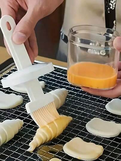 1pcBarbecue Cleaning Brush, Baking Bread Cooking Grease Cream Tool, Multi-Functional Kitchen Utensil, Remove Edible Oil, Multi-Functional Kitchen Tool, Barbecue, Cooking Scraper Tool, Nylon Bristle Design, Silicone Grip Handle, Easy To Clean Utensil, Sturdy Plastic Structure.