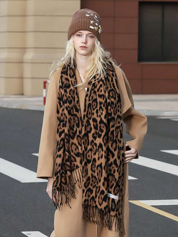 1 pieza Bufanda de mujer de cachemira sintética con estampado de leopardo vintage clásico, adecuada para uso diario, salidas, campus, actuaciones, exteriores, fiestas, accesorio versátil y elegante de moda
