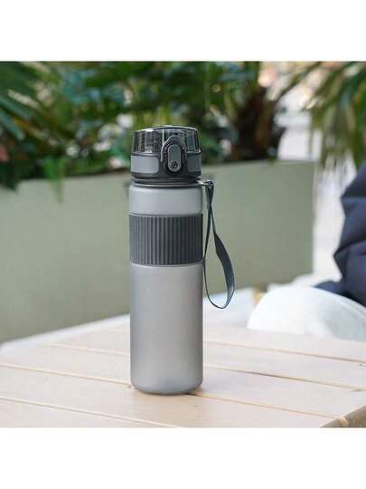 1 pièce Bouteille d'eau minimaliste de couleur unie durable et antidérapante de 500 ml/17 oz, tasse en plastique, étanche avec couvercle verrouillable, sangle, convient pour les activités de plein air, le cyclisme, le camping, les voyages, l'école, la course, les cadeaux d'Halloween et de Noël
