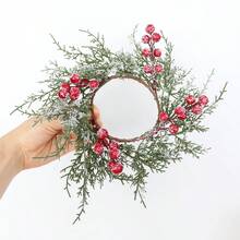 1 pièce Couronne de décoration de fleurs de simulation de neige, de fruits rouges, de pin et de cyprès pour Noël. Couronne de simulation d'aiguilles de pin blanc givré, petites fleurs, décoration de scène de fête