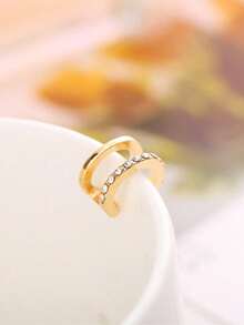 1 Stück minimalistischer vintage Doppel-C-förmiger Strass-Clip-Ohrring, geeignet für den täglichen Gebrauch, Partys und Feiertage von Frauen