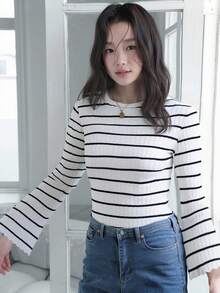 K-Vae Camiseta casual de mujer con cuello redondo y mangas acampanadas a rayas, versátil para el otoño - Blanco y Negro - Ver 5