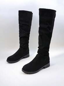 A Pair Of Fashionable Girl's Knee - High Boots With A Slouchy, Ruched Design. Ideal For Elevating Daily Looks, Adding Flair To Holiday Getaways, And Making A Statement At Parties. The Perfect Blend Of Style And Versatility For Every Occasion."Ruched Girl's Tall Suede Boots""Chunky Heel Knee - High Suede Boots""Casual Party Knee - High Boots""Versatile Slouchy Knee - High Boots"