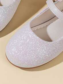 أحذية مسطحة للأطفال، مصنوعة من جلد لامع مزينة بأزرار اللؤلؤ، مناسبة للمدرسة والمنزل والحفلات والأداء