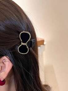 2 Stück elegante, süße schwarze Samt-Gold-Diamant-Haarspangen Set für Frauen, exquisit und luxuriös, geeignet für Pony und abstehende Haare, perfekt für süße und elegante Frisuren, ideal für den täglichen Gebrauch oder besondere Anlässe, um Ihren Look zu betonen.
