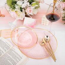 25 Stücke/Set 19cm/26cm rosa Teller, transparente rosa Teller mit goldenem Rand, beinhaltet gehämmerte goldene Teller