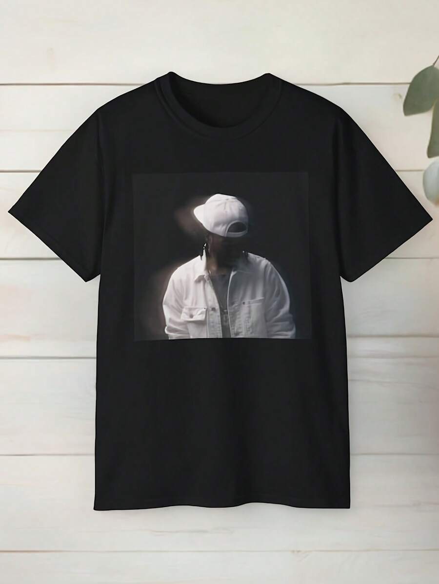 Official Merchandise PND Tour Shirt - Black With White Artist Face & Signature Outfit Design, Casual Round Neck T-Shirt For Men & Women, All-Season Comfort, Machine Washable Concert & Casual Attire, Geometric Pattern, Relaxed Fit, Versatile For Gym & Casual Outings, White Blur Graphic With PND Logo, Adult Unisex Apparel - màu đen - Xem 1