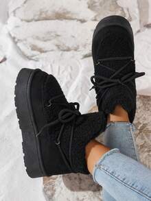 Damskie, modne na zimę 2025, brytyjskie, platformowe, rekreacyjne śniegowce z okrągłym noskiem. Cholewka wykonana z imitacji futra, a wnętrze z wełny jagnięcej. Kolor czarny, beżowy i karmelowy zapewnia ciepło i wygodę. Damskie, wysokiej klasy, lekkie, antypoślizgowe buty robocze do pracy na świeżym powietrzu. Damskie, sznurowane buty do domu, które utrzymują ciepło. Damskie, smukłe, uniwersalne, podwyższone śniegowce dla studentek na Halloween. Świąteczne, czarne buty Uggs.