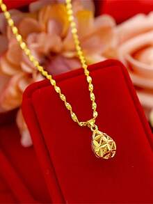 1 件 24K 镀金铜简约镂空设计圆球吊坠项链，适合女性日常和节日佩戴作为珠宝礼物