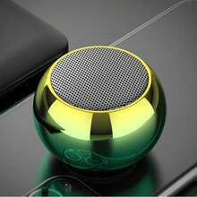 Mini bocina inalámbrica portátil con diseño compacto y moderno. Se conecta vía Bluetooth, ideal para escuchar música, ver videos o contestar llamadas con manos libres. Su tamaño pequeño permite llevarla fácilmente a cualquier lugar, ofreciendo sonido claro y práctico en todo momento. - AZUL Y VERDE - Ver 1