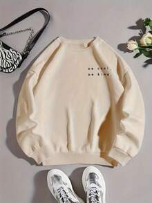 Sudadera hoodie sweatshirt dama manga larga algodón estampado be cool be kind college colegial varsity puños rib acanalados casual atletica aesthetic homie cosy casa diario frio ciudad urbana moderna juvenil comoda abrigadora caliente calientita ejercicio pijamada - Beis - Ver 1