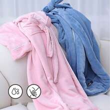 Un halat de baie de dimensiuni mari, potrivit atât pentru bărbați, cât și pentru femei, potrivit pentru purtare iarna, primăvara și toamna. Fără bor, este disponibil în două culori: gri și roz. Este un halat de baie confecționat din flanel gros și este potrivit pentru utilizare în băi și dormitoare. Poate fi purtat ca rochie sau pijama în timpul dușului și este, de asemenea, potrivit pentru cupluri sau familii, pentru a fi folosit ca halat de baie.