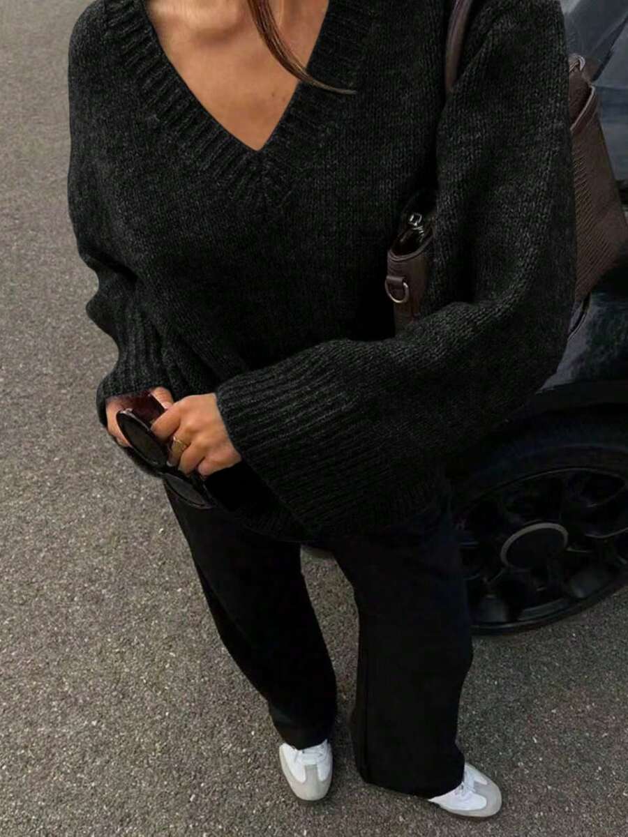 FOR BEAUTY Autumn And Winter New Women's V-Neck Black Long Sleeved Knitted Sweater Women's Top, Fashionable, Simple, Loose, Atmospheric, Street Casual And Lazy Style Suitable For Daily Commuting Sweater Pullover Women's Clothing Chic Autumn New Year