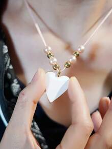 قلادة قلب معلق وردي ناعم وذهبي، قلادة خنّاق أنثوية رقيقة، لقاء رومانسي، يعزز الجاذبية الأنثوية، مناسبة للارتداء اليومي، هدية عيد الحب، إكسسوار حفلة