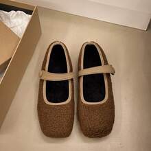 2025 Neue Vintage Quadratische Spitze Flache Einriemen Mary Jane Schuhe für Frauen, Warme Plüsch Nische Pelzige Flats