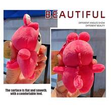 蜡笔小新系列布艺玩偶饰品 - 日常风格，背包吊坠玩偶，可爱毛绒玩偶，包包装饰，送给朋友、闺蜜、家人和情侣的完美礼物（粉色鳄鱼小新） - 粉色 - 查看 6