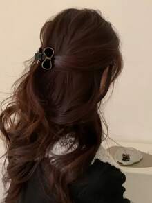 2 Stück elegante, süße schwarze Samt-Gold-Diamant-Haarspangen Set für Frauen, exquisit und luxuriös, geeignet für Pony und abstehende Haare, perfekt für süße und elegante Frisuren, ideal für den täglichen Gebrauch oder besondere Anlässe, um Ihren Look zu betonen.