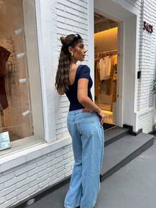 CroquiChic Women's Ribbed Bodysuit With Short Sleeves And Cutout On The Bust – Sexy And Versatile - 藏蓝色 - 查看 3