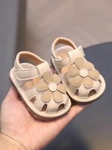 夏季女婴花朵镂空吱吱凉鞋，可爱软底婴儿吱吱鞋，会发出声音，适合春秋季的幼儿学步鞋 - 米色 - 查看 6
