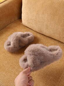 1 Pair Kids' Plush Lined Anti-Slip Warm Slippers, Comfortable Soft Bottom Minimalist Fluffy Warm Flat Shoes, Suitable For Indoor Wear, Cross-Type House Slippers For Winter - Khaki - View 3