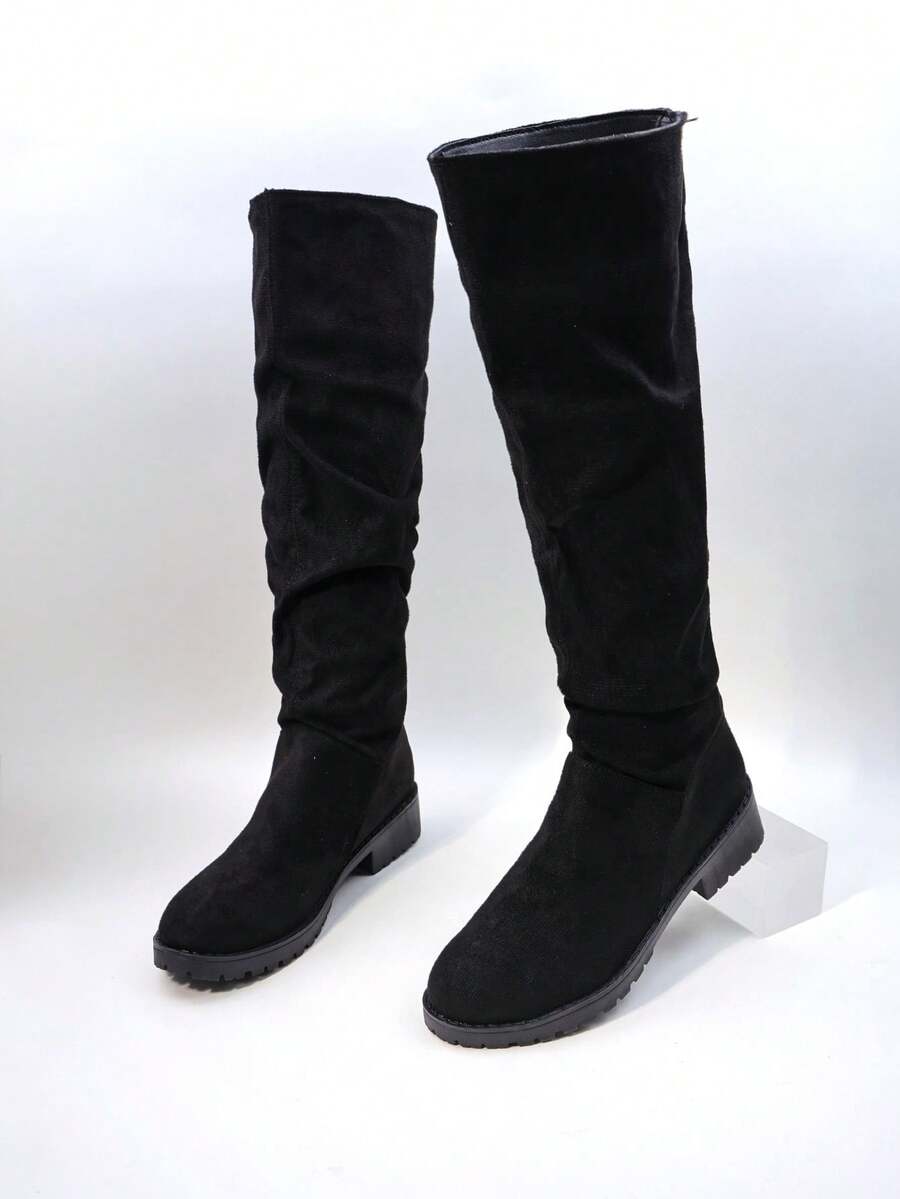 A Pair Of Fashionable Girl's Knee - High Boots With A Slouchy, Ruched Design. Ideal For Elevating Daily Looks, Adding Flair To Holiday Getaways, And Making A Statement At Parties. The Perfect Blend Of Style And Versatility For Every Occasion."Ruched Girl's Tall Suede Boots""Chunky Heel Knee - High Suede Boots""Casual Party Knee - High Boots""Versatile Slouchy Knee - High Boots"