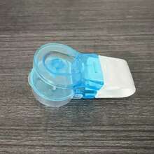 Dispensador de medicamentos de 1/2 peças, dispositivo anticontaminação para uso doméstico, removedor de comprimidos portátil para idosos, abridor de comprimidos, removedor de comprimidos com caixa de comprimidos, abridor de blister, adequado para cuidados com as unhas e pacientes com artrite (cor aleatória)