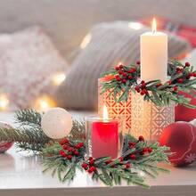 1 pièce Couronne de décoration de fleurs de simulation de neige, de fruits rouges, de pin et de cyprès pour Noël. Couronne de simulation d'aiguilles de pin blanc givré, petites fleurs, décoration de scène de fête