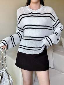 宽松针织罩衫薄款条纹长袖披肩T恤，布料随机 - 黑與白 - 查看 4