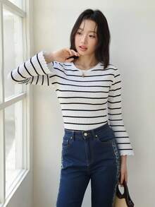 K-Vae Camiseta casual de mujer con cuello redondo y mangas acampanadas a rayas, versátil para el otoño - Blanco y Negro - Ver 1