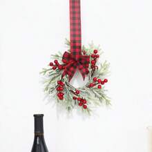 1 pièce Couronne de décoration de fleurs de simulation de neige, de fruits rouges, de pin et de cyprès pour Noël. Couronne de simulation d'aiguilles de pin blanc givré, petites fleurs, décoration de scène de fête