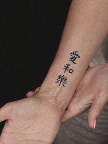 1 件男士临时纹身，草本墨水，酷炫中文文字和哥特式设计，防水防汗，持续 7-14 天，适合年轻男女，防水持久逼真纹身贴纸，适用于胸部、手臂、大腿，纹身贴纸，高端暗黑风格纹身，防水，持久，逼真，可贴于手臂和大腿，纹身贴纸 - 黑色 - 查看 2