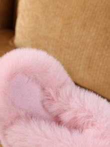 1 Pair Children's Fashionable Fluffy House Slippers, Warm And Comfortable Criss-Cross Slippers
