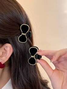 2 Stück elegante, süße schwarze Samt-Gold-Diamant-Haarspangen Set für Frauen, exquisit und luxuriös, geeignet für Pony und abstehende Haare, perfekt für süße und elegante Frisuren, ideal für den täglichen Gebrauch oder besondere Anlässe, um Ihren Look zu betonen.