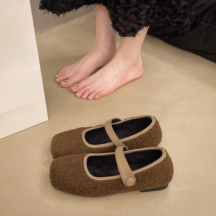 2025 Neue Vintage Quadratische Spitze Flache Einriemen Mary Jane Schuhe für Frauen, Warme Plüsch Nische Pelzige Flats