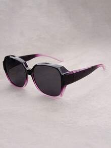 一副超大方形镜框时尚眼镜，适合戴在近视眼镜外面，男女通用，是户外聚会、度假、驾驶和摄影道具的理想之选。