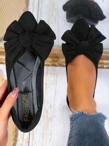 Zapatos planos y cómodos para mujer 2025 Nuevos mocasines versátiles para el trabajo con punta puntiaguda, suela de goma y moño, color negro - Negro sencillo y elegante. - Ver 1