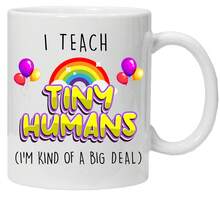 JUNGLE MUG THE MUG COMPANY. Kubek dla nauczyciela "Uczę małych ludzi" Zabawny kubek na kawę Prezent dla nauczyciela na koniec roku szkolnego Prezent urodzinowy dla nauczycieli - Biały - Zobacz 3