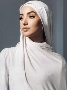 Set de 2 piezas compuesto por hijab a juego y gorra interior, de unicolor, de tela de modal cómoda y transpirable, 1 pieza de gorro estilo tubo + 1 pieza de chal liviano de modal, adecuado para uso diario conservador - blanco lechoso - Ver 7