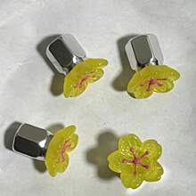 4 Stücke rosa glitzernde Blumen & gelbe Blumen Reifenventilkappen - Metallmaterial, passend für Auto, Fahrrad, Motorrad - glänzendes Blütenblatt Design, schwarze Mitte - lustiges Geschenk für Freunde und Familie, Reifen Zubehör, Auto Dekoration, verspielter Stil, hochwertige Verarbeitung, Fahrzeugdekoration - Verschiedenfarbig - Übersicht 13