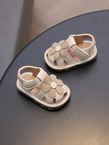 夏季女婴花朵镂空吱吱凉鞋，可爱软底婴儿吱吱鞋，会发出声音，适合春秋季的幼儿学步鞋 - 米色 - 查看 5