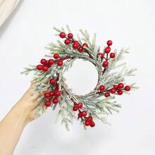 1 pièce Couronne de décoration de fleurs de simulation de neige, de fruits rouges, de pin et de cyprès pour Noël. Couronne de simulation d'aiguilles de pin blanc givré, petites fleurs, décoration de scène de fête