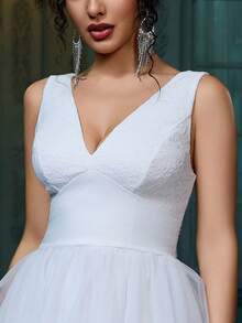 Abito elegante da donna in colore unito, stile vintage minimalista romantico, con zip, inserti in rete e trasparenze, adatto per eventi formali, feste di laurea, matrimoni, cene di gala, balli di fine anno, servizi fotografici, in bianco, per estate, autunno e primavera - Bianco - Visualizzare 8