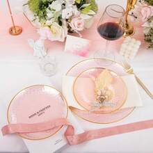 25 Stücke/Set 19cm/26cm rosa Teller, transparente rosa Teller mit goldenem Rand, beinhaltet gehämmerte goldene Teller