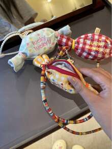 1 pezzo Portafoglio a forma di caramella colorata macaron - Mini borsa a pendente per auricolari, Portamonete multifunzionale in poliestere con chiusura a cordoncino, Portafoglio mini a forma di caramella colorata, Borsa portamonete carina per auricolari multifunzionale, Accessorio da appendere e custodia per auricolari - Design con angoli arrotondati, Borsa compatta con stampa divertente, Custodia alla moda e durevole per tutte le stagioni, Perfetto regalo per Natale, Ognissanti e compleanni