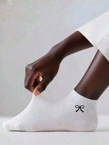 1/15 双男女款蝴蝶结运动短袜，春夏季款，白色/黑色/灰色可选。舒适透气，简约时尚的设计，适合日常休闲穿着。