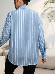 Blusa de mujer talla grande con cuello de camisa, tejido de rayas, mangas largas de hombros caídos y detalles de botones
